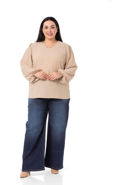 Büyük Beden Yakası Zincir Detaylı Kol Ağzı Lastikli Bej Rengi Bluz fiyatları