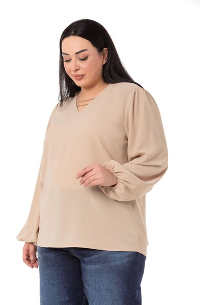 Büyük Beden Yakası Zincir Detaylı Kol Ağzı Lastikli Bej Rengi Bluz indirimleri