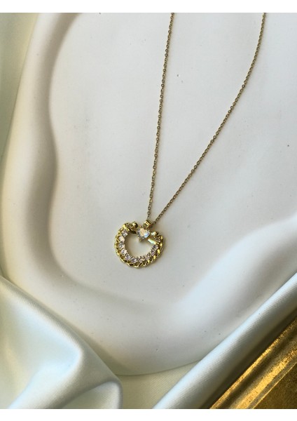 Zirkon Taşlı Kalpli Fiyonklu Madalyon Çelik Kolye