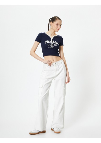 V Yaka Crop Tişört Düğmeli Baskılı Kısa Kollu Ribanalı Pamuklu Slim Fit fiyatları