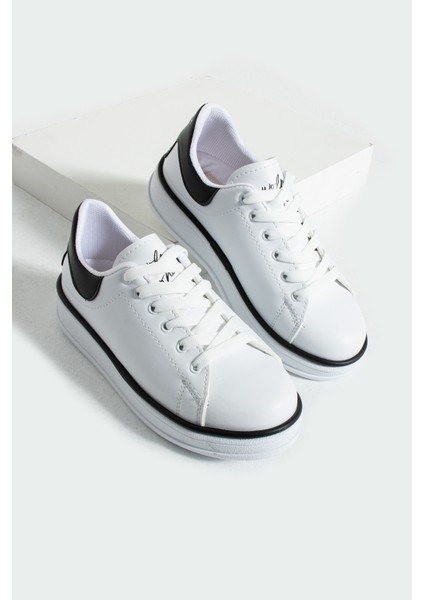 Rahat Taban Renk Şeritli Bağcıklı Kadın Sneaker 001-340-24BSIYAH fırsatları