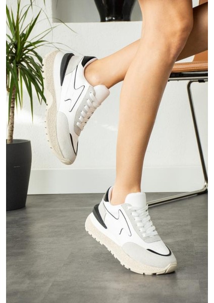 Beyaza Siyah Günlük Iç Taban Kadın Sneaker fırsatları