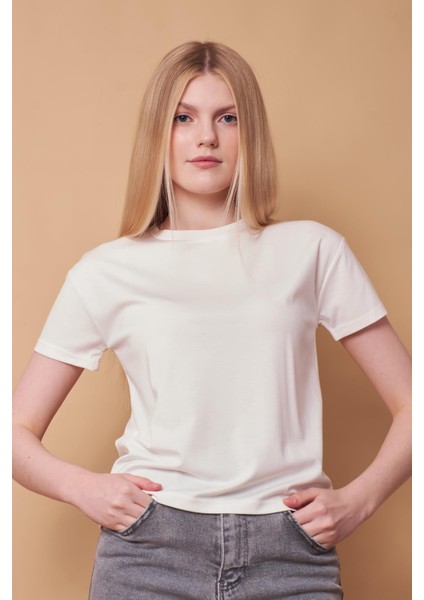 Kadın Sıfır Yaka Kırışmaz Span Karışımlı Şık Kısa Kol Likralı T-shirt Bluz-Krem fiyatları