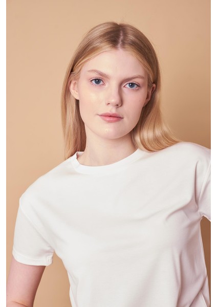 Kadın Sıfır Yaka Kırışmaz Span Karışımlı Şık Kısa Kol Likralı T-shirt Bluz-Krem modelleri