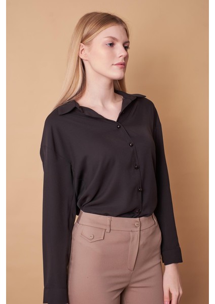 Kadın Yakalı Düşük Omuzlu Uzun Kol Likrasız Kumaş Gömlek-Siyah fırsatları