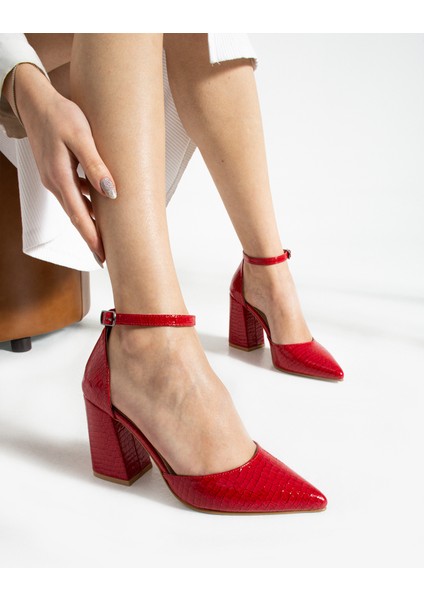 8,5 cm Kırmızı Yılan Derisı Desenli Kalın Topuk Stiletto Topuklu Ayakkabı fiyatları