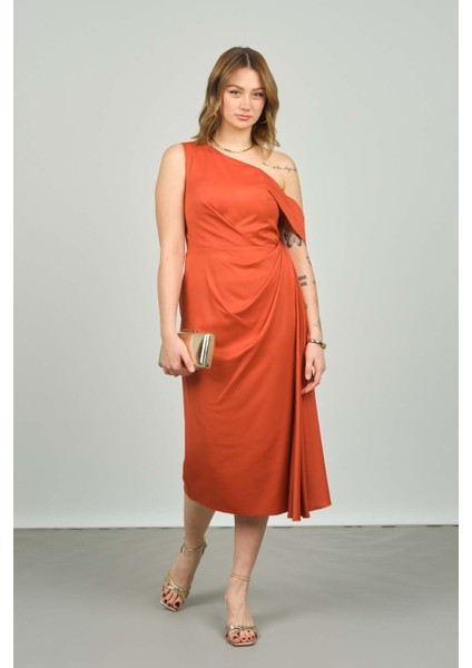 Kadın Tek Omuz Kolu Bant Detaylı Kuyruklu Abiye Elbise 1896 Tarçın fiyatları
