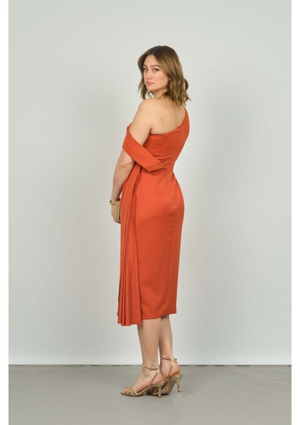 Kadın Tek Omuz Kolu Bant Detaylı Kuyruklu Abiye Elbise 1896 Tarçın indirimleri