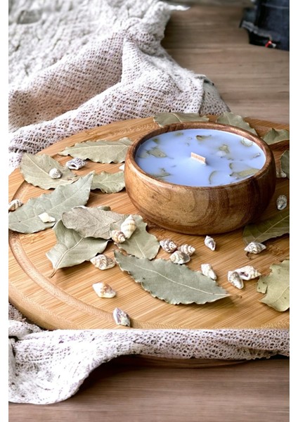 Defne Mumu (100G %100 Doğal Soya Wax - Sedir Ağacı Kokulu - Defne Yaprağı Parçacıklı)