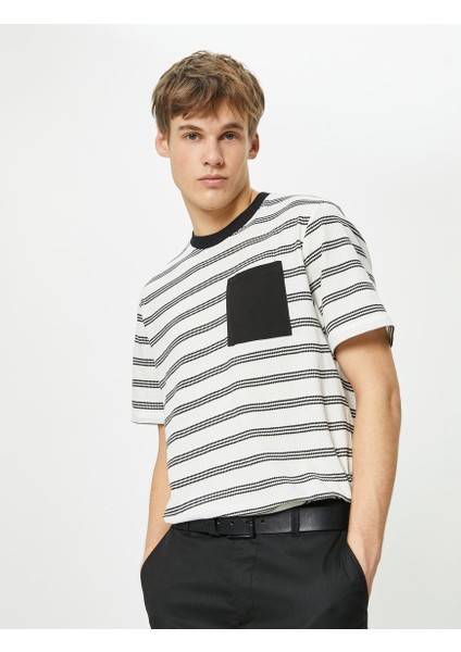 Cep Detaylı Tişört Bisiklet Yaka Kısa Kollu fiyatları