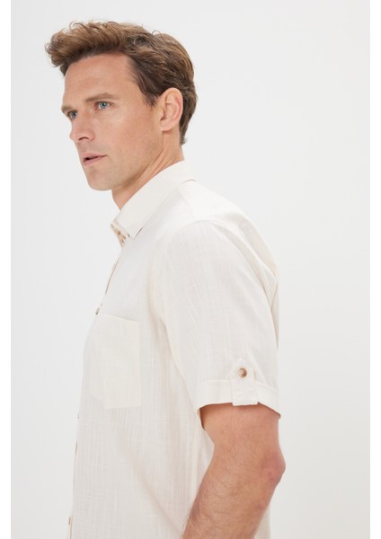 Erkek Bej Comfort Fit Rahat Kesim Düğmeli Yaka Keten Görünümlü %100 Pamuk Flamlı Kısa Kollu Gömlek modelleri