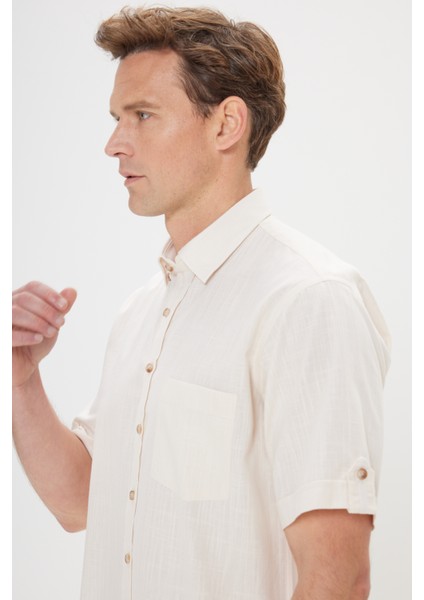 Erkek Bej Comfort Fit Rahat Kesim Düğmeli Yaka Keten Görünümlü %100 Pamuk Flamlı Kısa Kollu Gömlek fırsatları