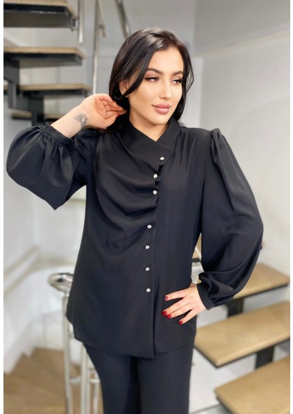 Büzgülü Düğmeli Siyah Gömlek