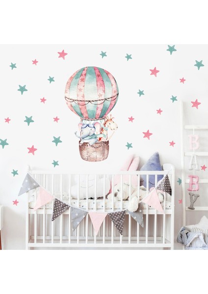 Balon Ile Uçan Fil ve Zürefa Yıldız Temalı Çocuk Odası Duvar Sticker 50 x 70 cm