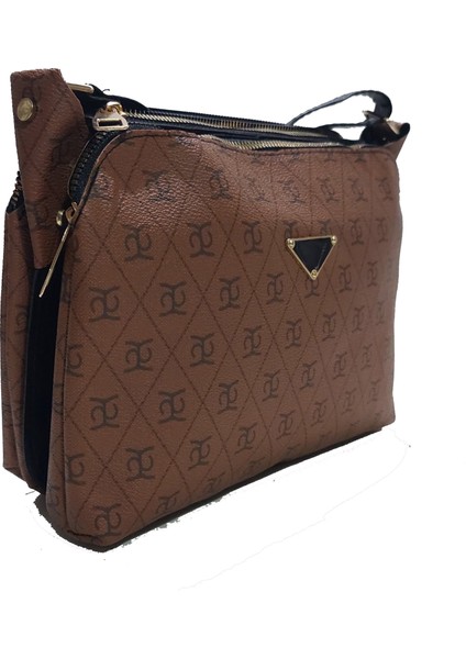 Kadın Orijinal Desenli Çapraz Askılı Üç Bölmeli Omuz Çantası-Suni Vegan Deri modelleri