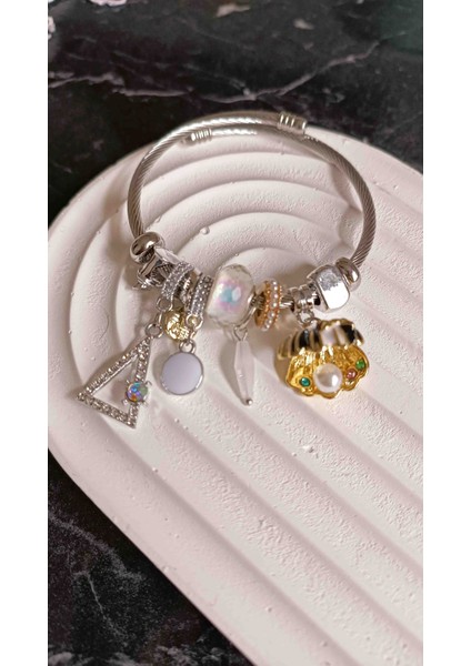 Beyaz Istiridye Charm Çelik Bileklik fiyatları