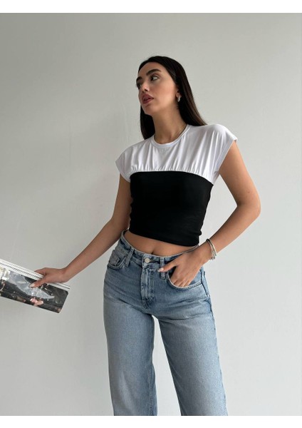 Ortası Büzgü Detaylı Crop T-Shirt