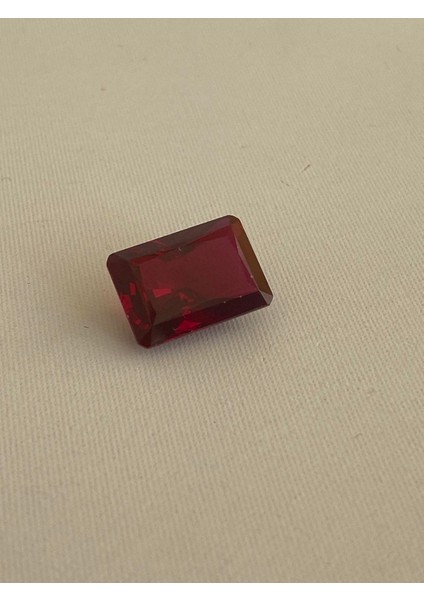 Faset Kesim Kırmızı Safir Taşı 17,6 Karat