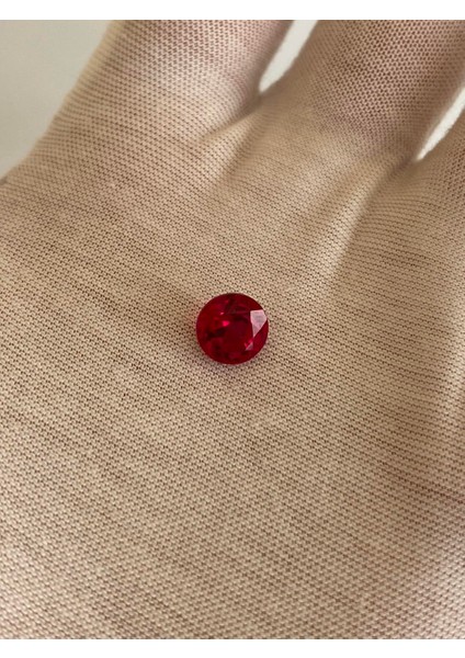 Faset Kesim Kırmızı Safir Taşı 3,2 Karat