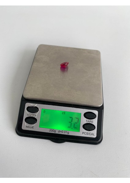 Faset Kesim Kırmızı Safir Taşı 3,2 Karat