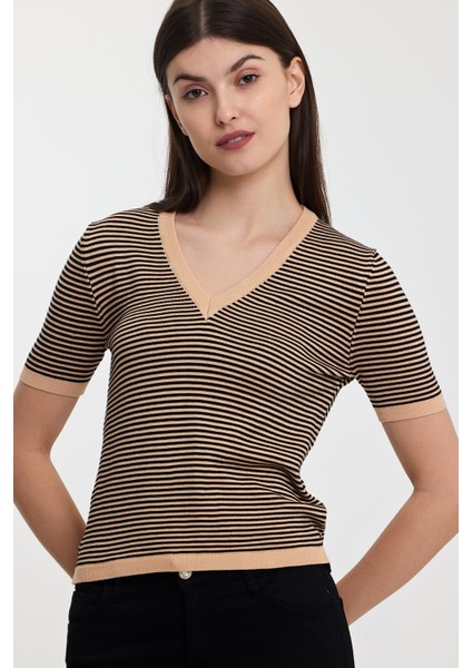 Çizgili V Yaka KAZAK(A92062-S) modelleri