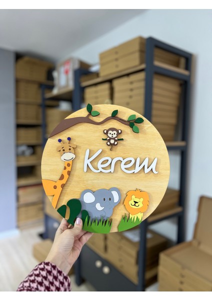 Özel Tasarım Hastane Hediyelik Orman Safari Hayvanlı Aslan Zürafa Bebek Ahşap Kapı Süsü