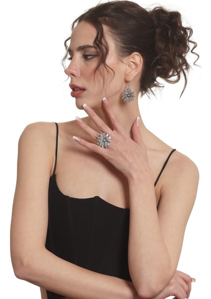 Kadın Antik Gümüş Kaplama Çiçek Formlu Sallantılı Model Küpe&yüzük Set