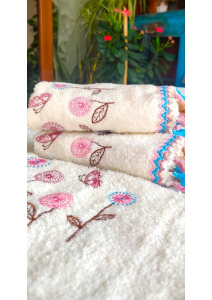 Annem Çeyizlik 50X90 Cm. Bukle Dokulu Yeni Trend Kalp ve Çiçek Nakışlı El, Yüz Havlusu (3.lü Set) modelleri