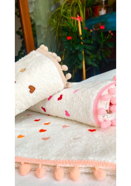 Annem Çeyizlik 50X90 Cm. Bukle Dokulu Yeni Trend Kalp ve Çiçek Nakışlı El, Yüz Havlusu (3.lü Set) fiyatları
