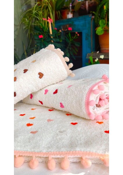 Annem Çeyizlik 50X90 Cm. Bukle Dokulu Yeni Trend Kalp ve Çiçek Nakışlı El, Yüz Havlusu (3.lü Set) modelleri