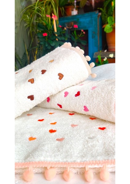 Annem Çeyizlik 50X90 Cm. Bukle Dokulu Yeni Trend Kalp ve Çiçek Nakışlı El, Yüz Havlusu (3.lü Set) fırsatları