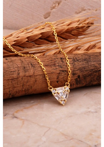 Üçgen Mini Altın Kaplama Gümüş Baget Kolye 7980