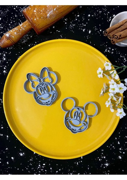 Main Collectibles Mickey Mouse ve Minnie Mouse  2'li Kurabiye Kurabiye Kalıbı Şekillendirici Kesici Seti