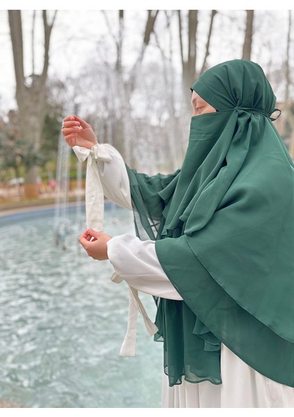 Medine İpeği Beyaz Elbise, Türbe Yeşili Üç Katlı Sufle Umre Kombini