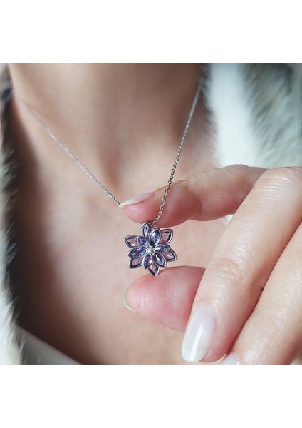 925 Ayar Gümüş Mor Taşlı Rodyumlu Lotus Çiçeği Kolye