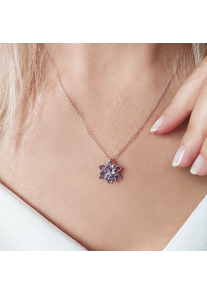 925 Ayar Gümüş Mor Taşlı Rodyumlu Lotus Çiçeği Kolye