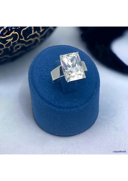 Lidya World Sky Diamond 1.5 Ct Dikdörtgen Büyük Taş Gümüş Kadın Yüzük