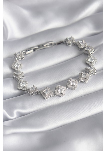 Pirinç Gümüş Renk Zirkon Taşlı Yonca Model Kadın Bileklik