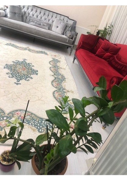 Sultan Yeşili Model Ipek Kadife Lastikli Halı Örtüsü