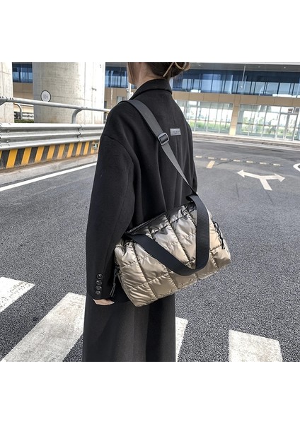 Altın Tarzı 32CM x 20CM x 14CM Kontrol Kabarık Tote Çanta Çapraz Vücut Uzay Ped Pamuk Aşağı Omuz Çantaları Kadınlar Için Yeni Çanta Büyük Kapasiteli Kadın (Yurt Dışından)
