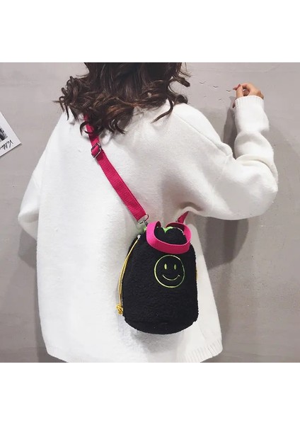 Siyah Stil Işlemeli Gülen Küçük Omuz Çantaları Kadınlar Için Yumuşak Peluş Öğrenci Kızlar Gülümseme Kova Crossbody Çanta Kuzu Yünü Çanta Çanta (Yurt Dışından) modelleri