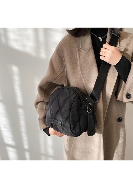 Siyah Stil 2022 Kadın Naylon Kapitone Ferah Siyah Çanta Lady Sevimli Kış Trendleri Akıllı Telefon Temel Taşınabilir Fermuarlı Gündelik Crossbody Çanta (Yurt Dışından) fiyatları