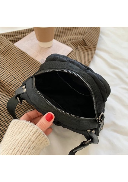 Siyah Stil 2022 Kadın Naylon Kapitone Ferah Siyah Çanta Lady Sevimli Kış Trendleri Akıllı Telefon Temel Taşınabilir Fermuarlı Gündelik Crossbody Çanta (Yurt Dışından) fırsatları