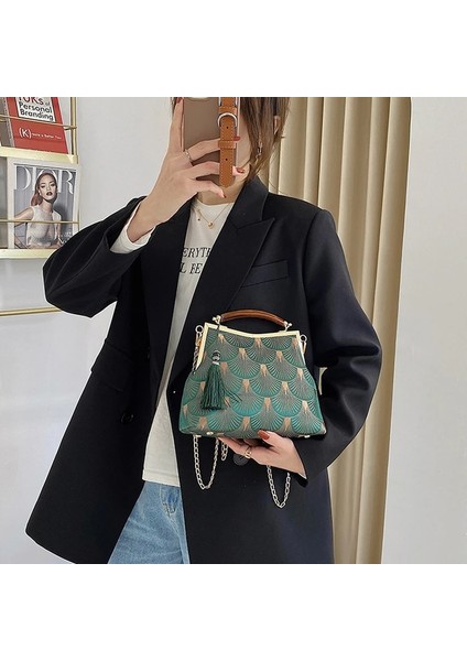 Qiuming Shop Kadın Çantası 1 Tarzı 22CMX16CMX5CM Vintage Tasarımcı Kilit Kabuk Çanta Saf El Yapımı Çanta Saçak Zincir Kadın Omuz Crossbody Çanta Lady Kadın Çanta Iyi Çanta (Yurt Dışından)