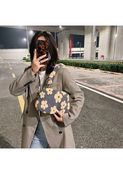 Beyaz B Stili Ins Moda Kadın Çiçek Baskı Küçük Omuz Çantaları Yeni Kış Peluş Koltukaltı Çanta Kadın Kabarık Bez Çantalar Seyahat Çantaları (Yurt Dışından) modelleri