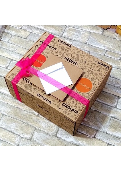 Kadınlar Günü Kurumsal Hediye Seti, Kahve Fincanı, Türk Kahvesi, Cire Aseptine El Kremi, Cosmolive Doğal Sabun, Zeytinyağlı Sabun fiyatları