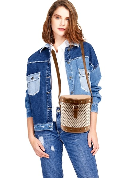 Kadın Hasır Kova Çanta Perçin Crossbody Çanta Yaz Seyahat Crossbody Omuz Çantası Kadın Tote Çanta Kahverengi (Yurt Dışından) fırsatları