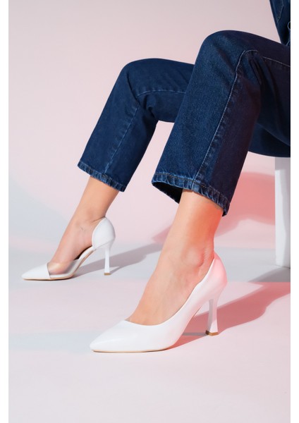 Kadın Beyaz Topuklu Ayakkabı PU Malzeme Düz Taban 9 cm Yükseklikle Şık Tasarım