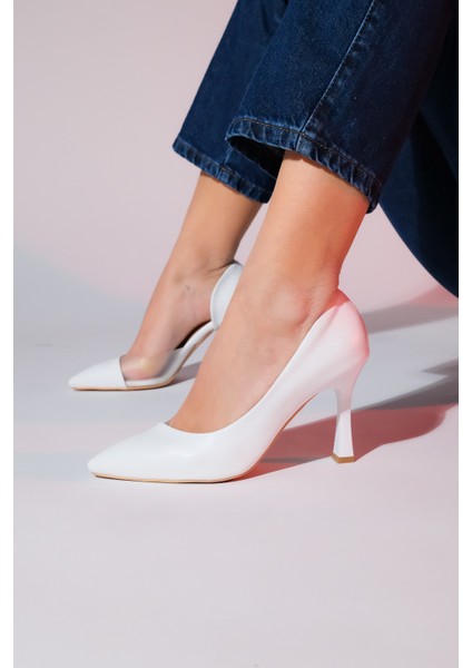 Kadın Beyaz Topuklu Ayakkabı PU Malzeme Düz Taban 9 cm Yükseklikle Şık Tasarım