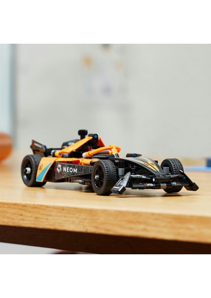 Technic Neom Mclaren Formula E Yarış Arabası 42169 - 9 Yaş ve Üzeri Çocuklar Için Koleksiyonluk Yaratıcı Yarış Arabası Model Yapım Seti (452 Parça)